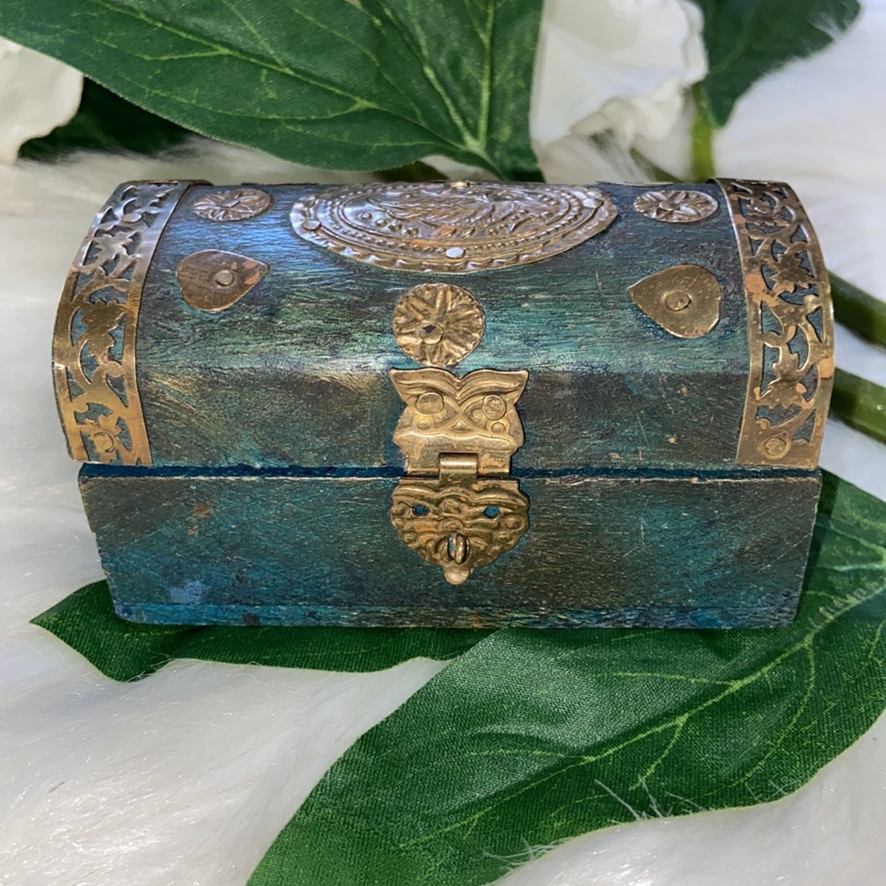 Vintage Trinket Little Wooden Jewelry Box Brass Details - Picture 5 of 15